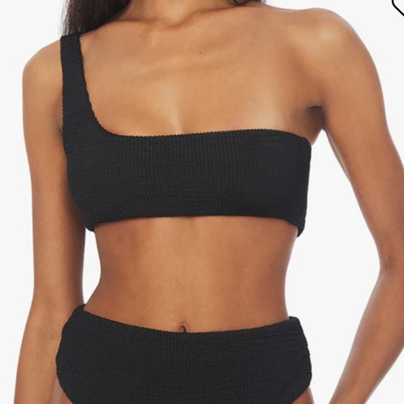 New WeWoreWhat One Shoulder Spongie Seersucker Black Swim Bikini Top Small NWT - Picture 1 of 9